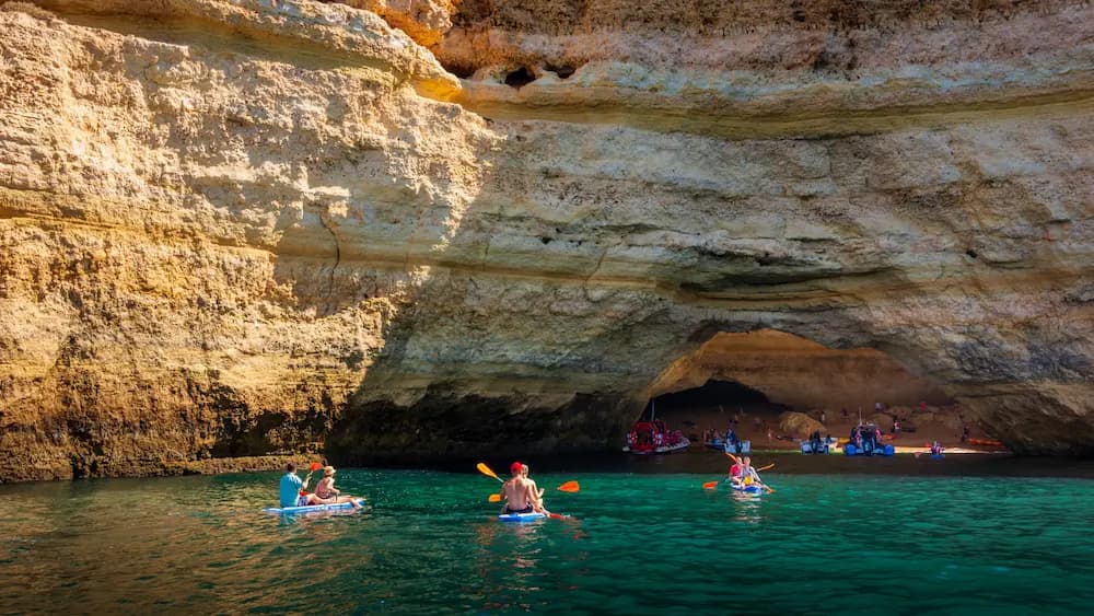 Kayak e grotte marine — coliving a Algarve