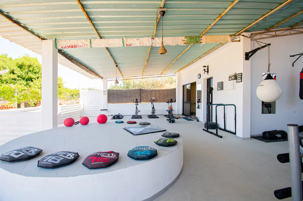 Palestra outdoor con attrezzatura completa