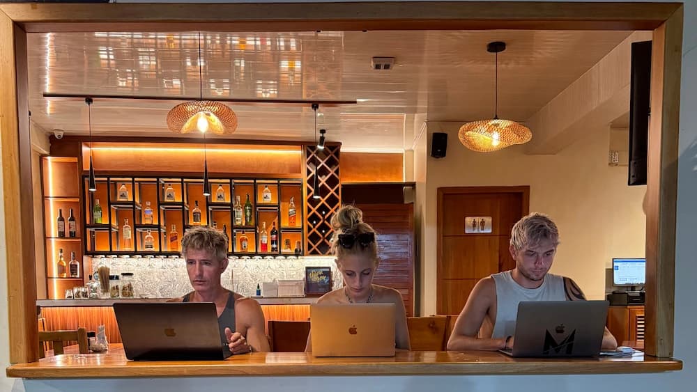 Sessione di coworking in uno spazio stimolante durante una CoLivers Experience