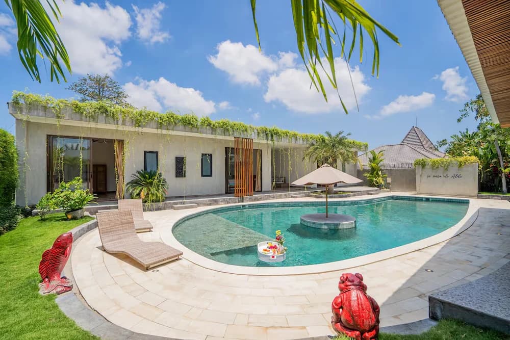 Piscina di Villa Sunlight con area relax