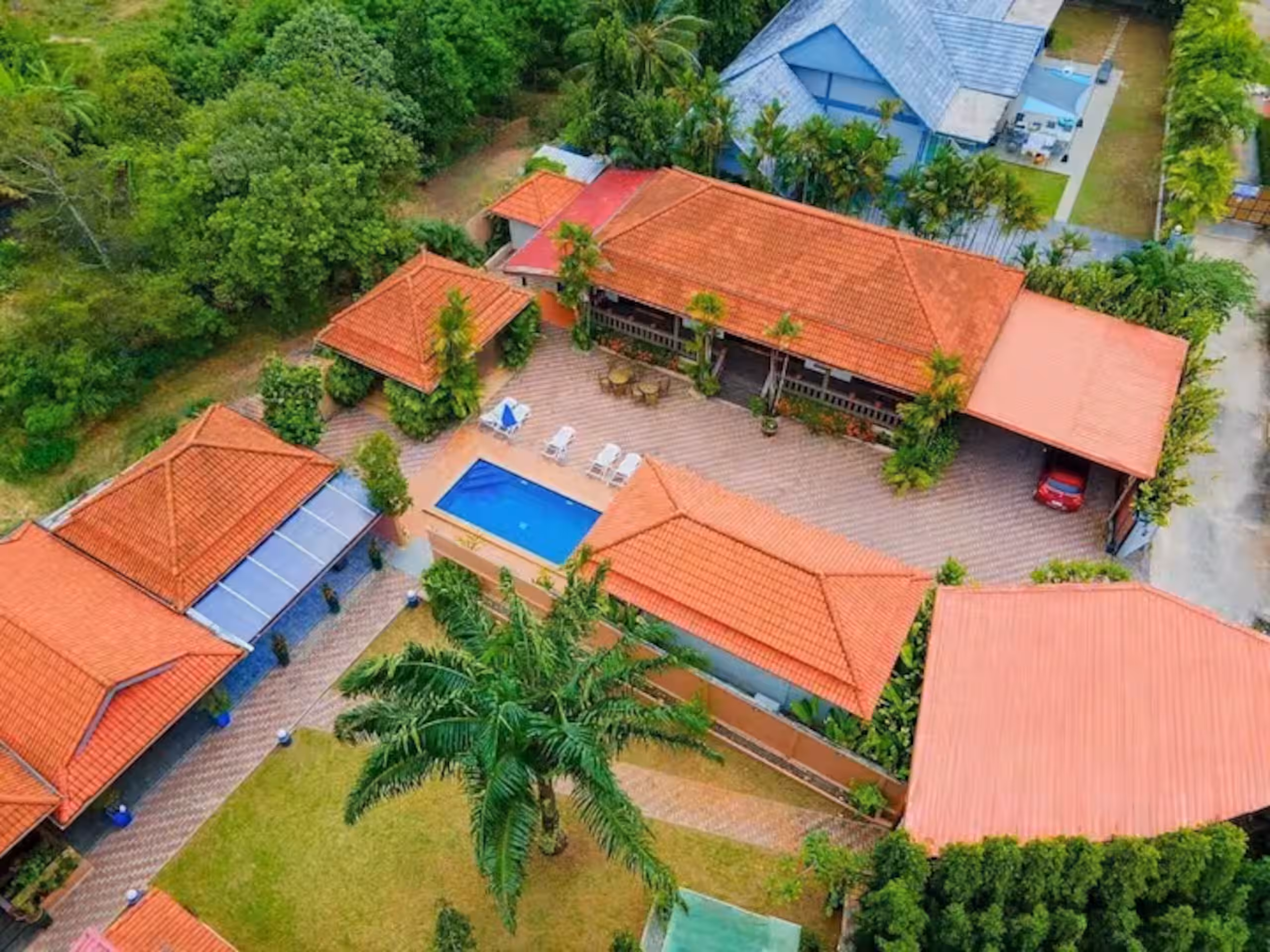 Vista aerea del complesso privato con piscina a Kamala, Phuket